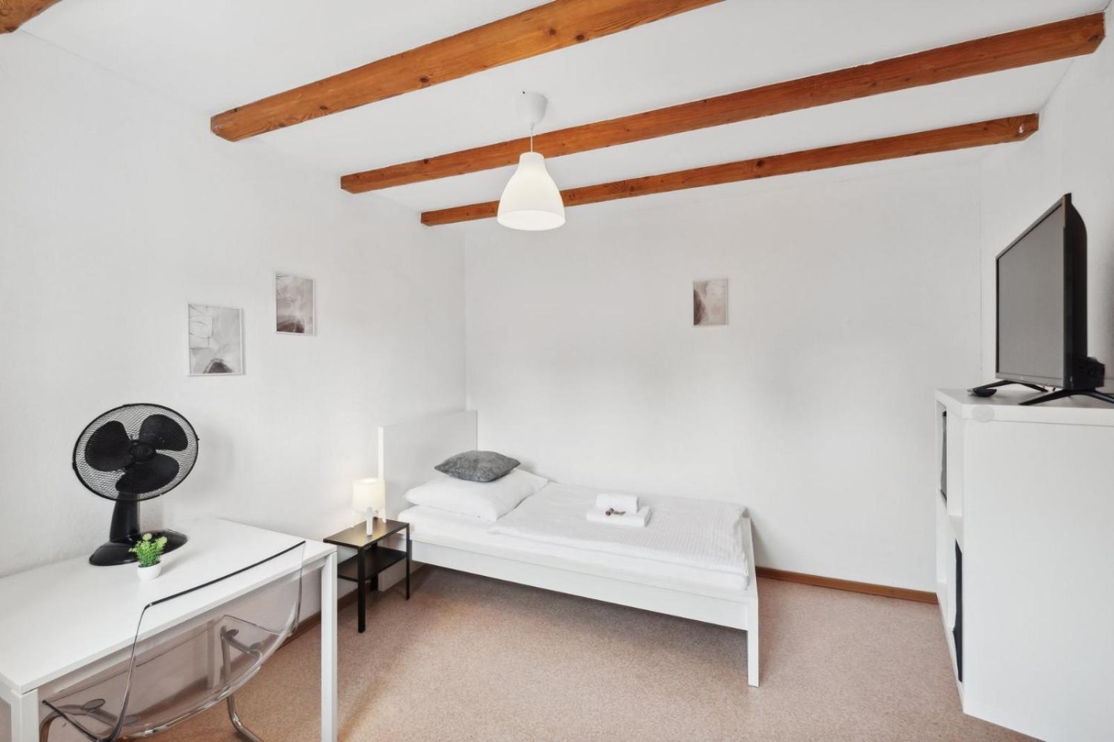 Travel&Work Apartment l 5 Schlafzimmer l Smart TV l Parkplatz l Küche Kaiserslautern Exterior foto