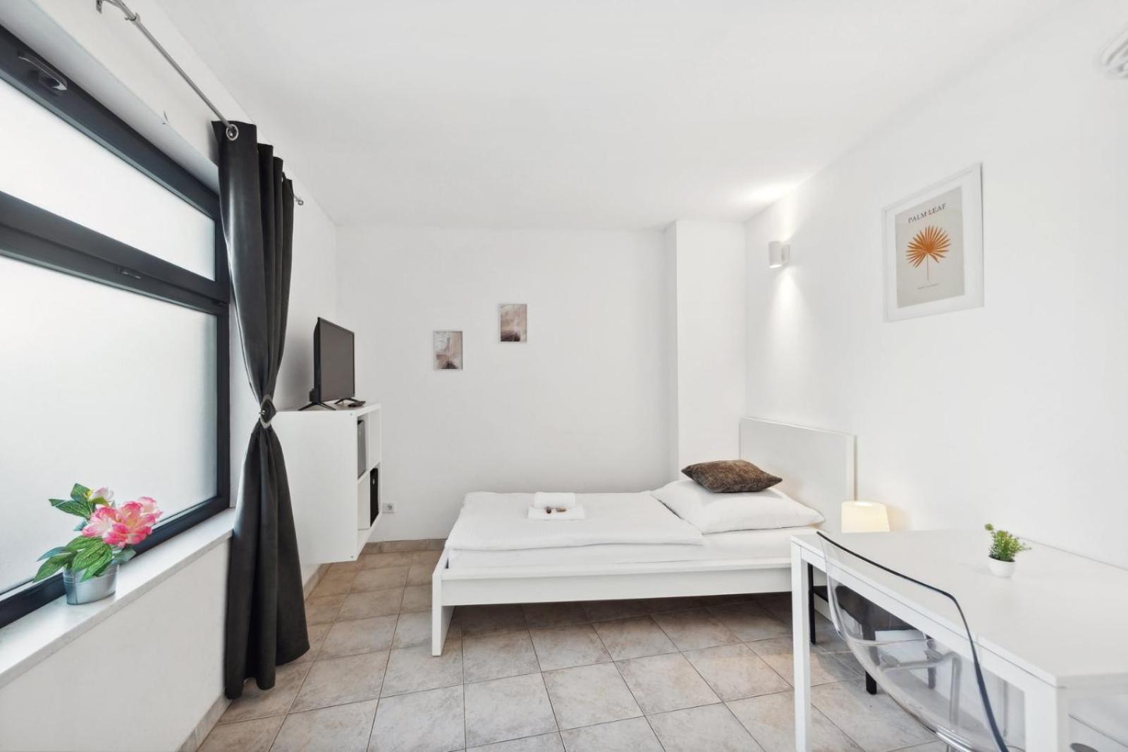 Travel&Work Apartment l 5 Schlafzimmer l Smart TV l Parkplatz l Küche Kaiserslautern Exterior foto